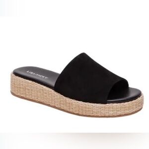 96. 109. NEW SIZE 7M Black and Tan Espadrilles with Textured Sole